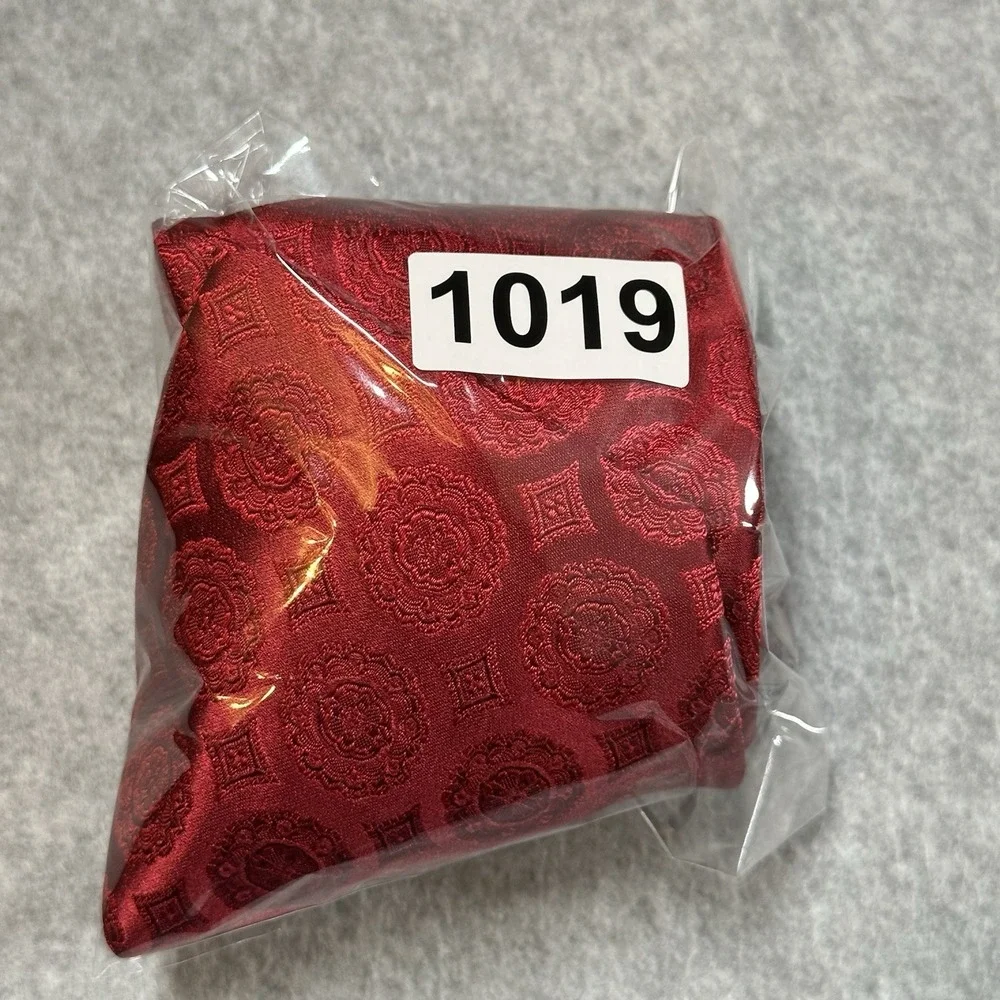 Donald J Trump Signature Collection Red Silk Medallion Power Tie Mens 58x3.75in